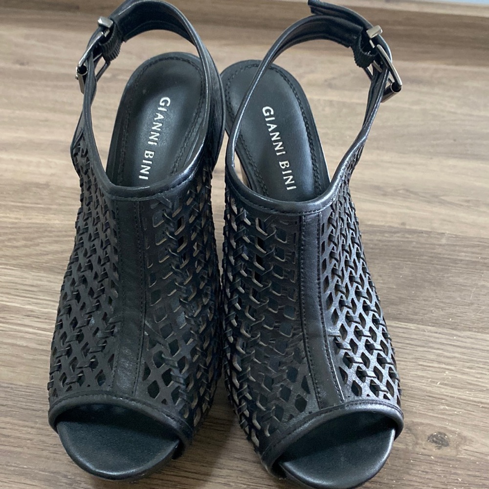 Gianni Bini black heels